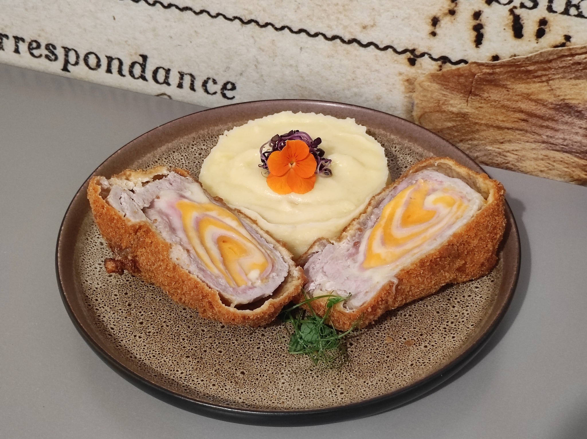 Gordonbleu soknával és burgonyapürével