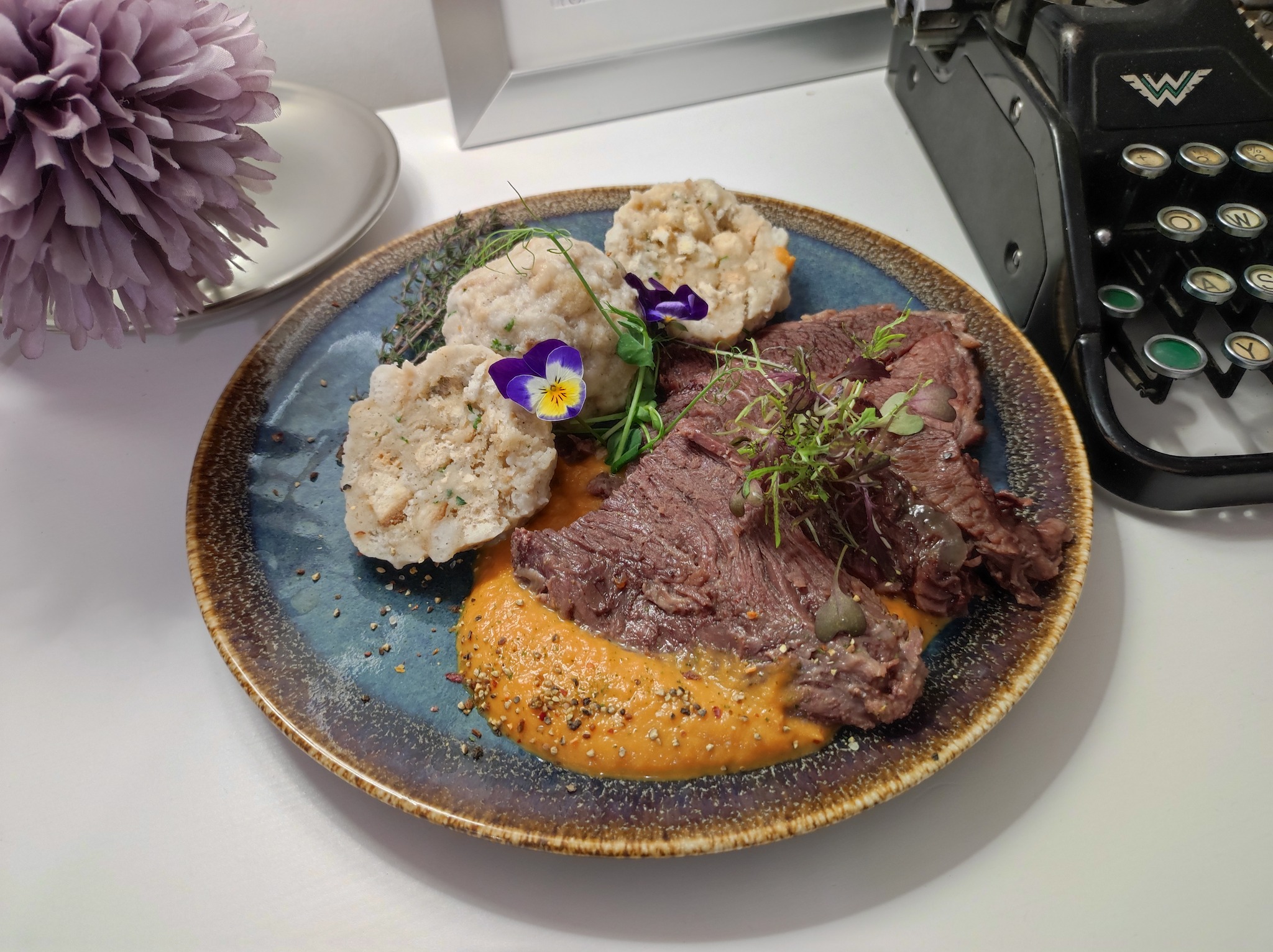 Vadasmarha zsemlegombóccal